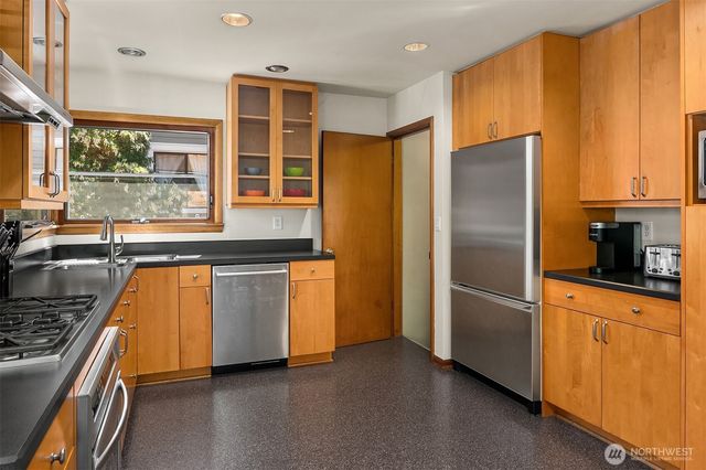 1821 N 47th Street, Seattle, WA 98103