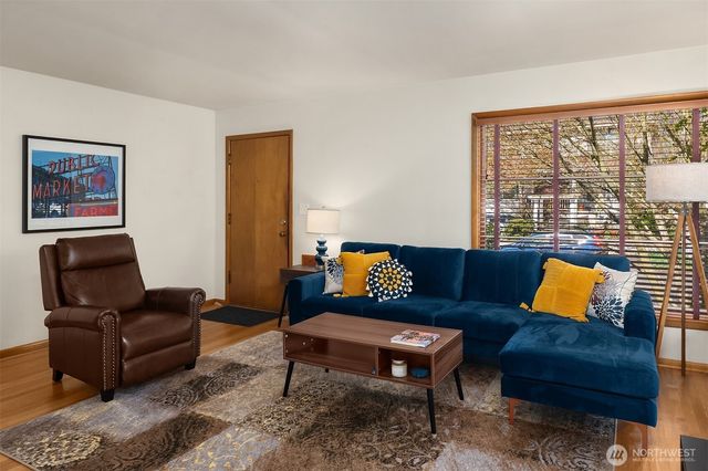 1821 N 47th Street, Seattle, WA 98103