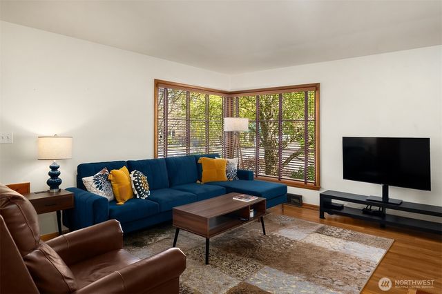 1821 N 47th Street, Seattle, WA 98103