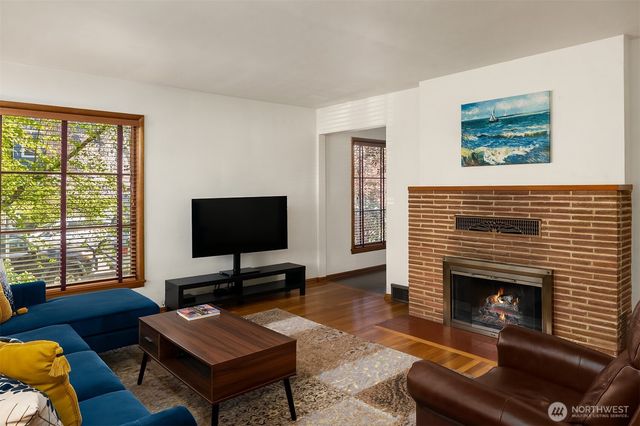 1821 N 47th Street, Seattle, WA 98103