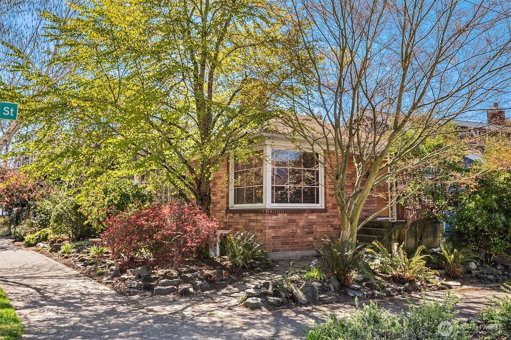 1821 N 47th Street, Seattle, WA 98103