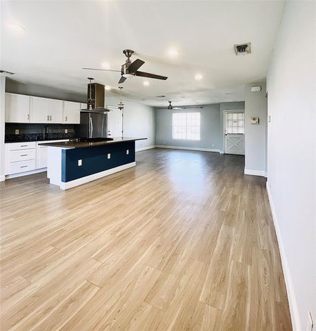 8602 Colonial DR, Austin, TX 78758