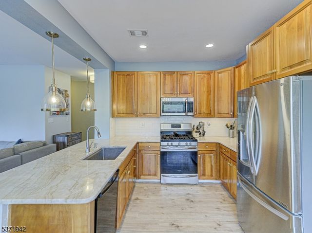 3 Pony Ln, Raritan Twp., NJ 08822