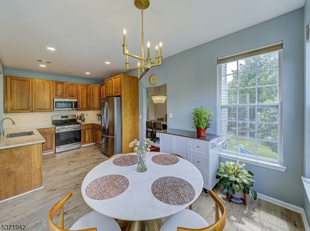 3 Pony Ln, Raritan Twp., NJ 08822