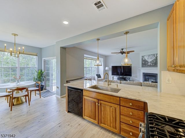 3 Pony Ln, Raritan Twp., NJ 08822