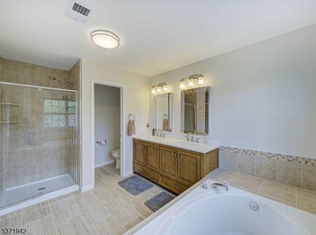 3 Pony Ln, Raritan Twp., NJ 08822