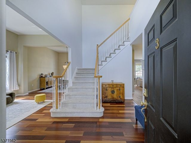 3 Pony Ln, Raritan Twp., NJ 08822