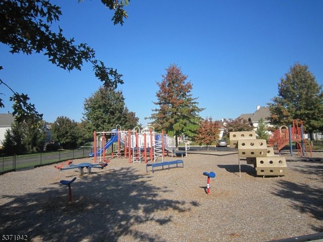 3 Pony Ln, Raritan Twp., NJ 08822