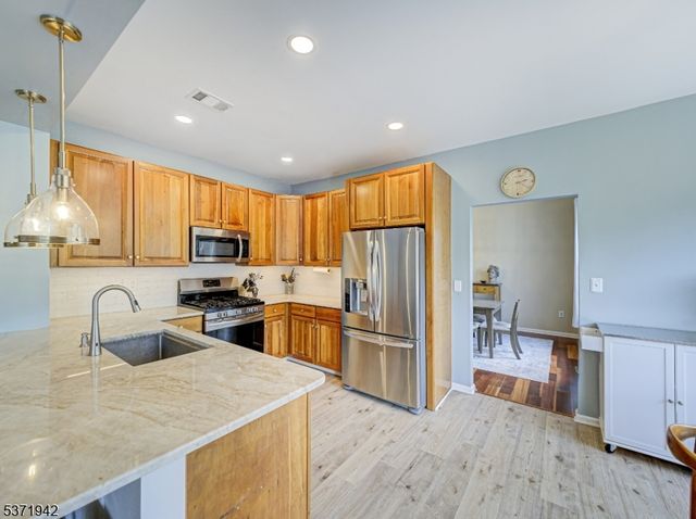 3 Pony Ln, Raritan Twp., NJ 08822