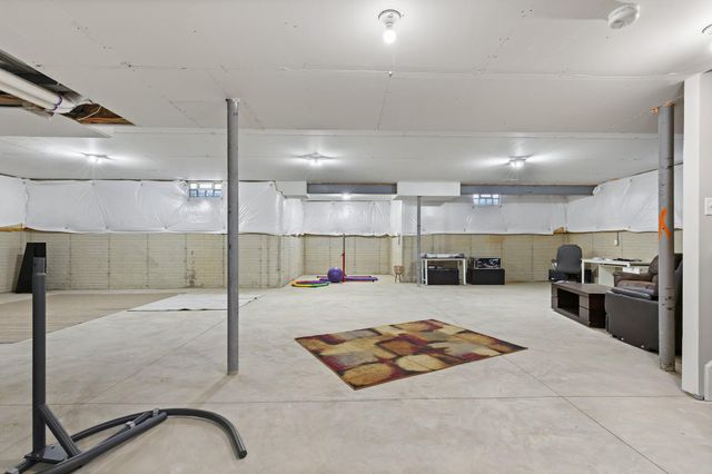 121 E Wind Road, Delaware, OH 43015