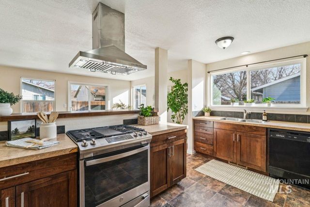 7124 W Lamplighter St, Boise, ID 83714