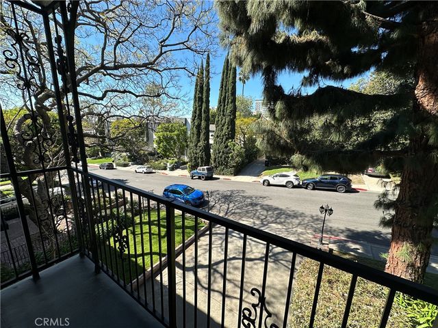 1222 N Olive, West Hollywood, CA 90069