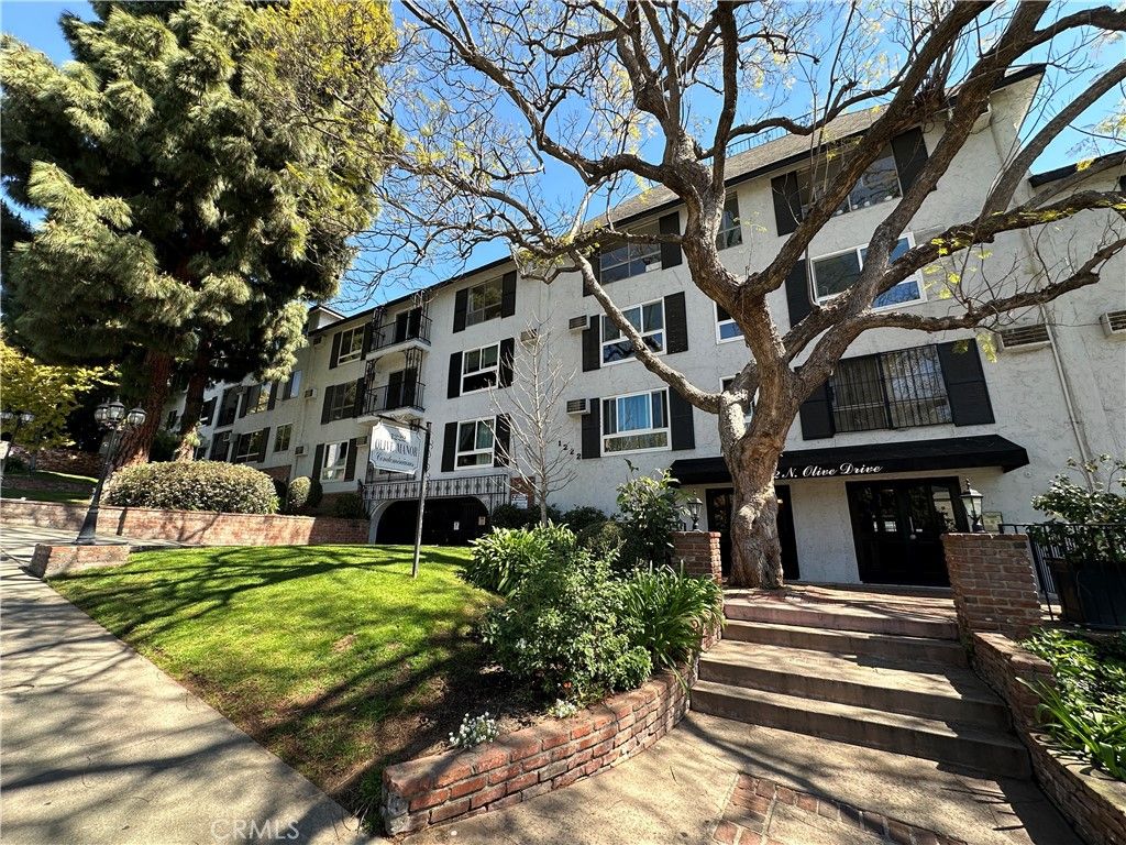 1222 N Olive, West Hollywood, CA 90069