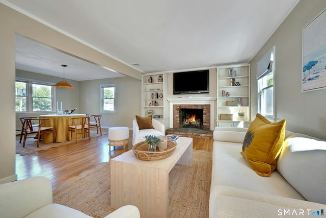 35 Hampton Lane, Stamford, CT 06903