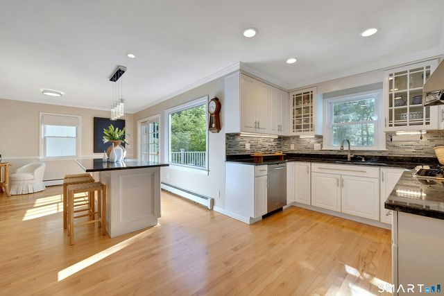 35 Hampton Lane, Stamford, CT 06903