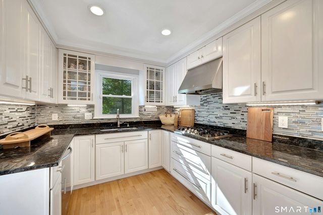 35 Hampton Lane, Stamford, CT 06903