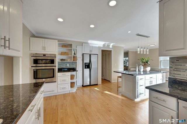 35 Hampton Lane, Stamford, CT 06903