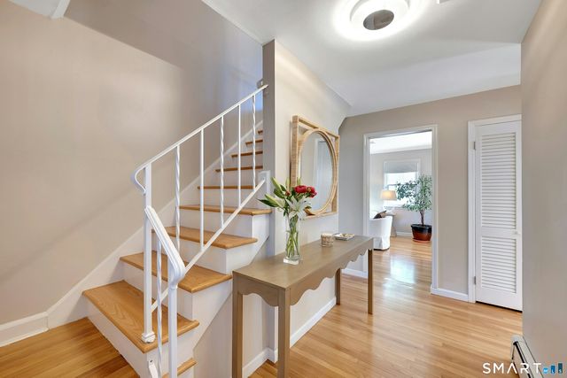 35 Hampton Lane, Stamford, CT 06903