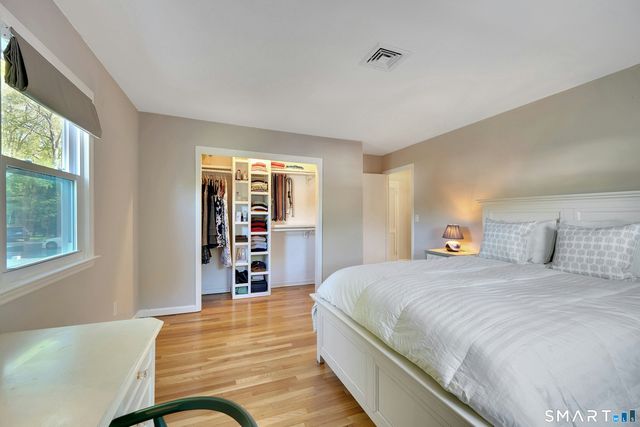 35 Hampton Lane, Stamford, CT 06903