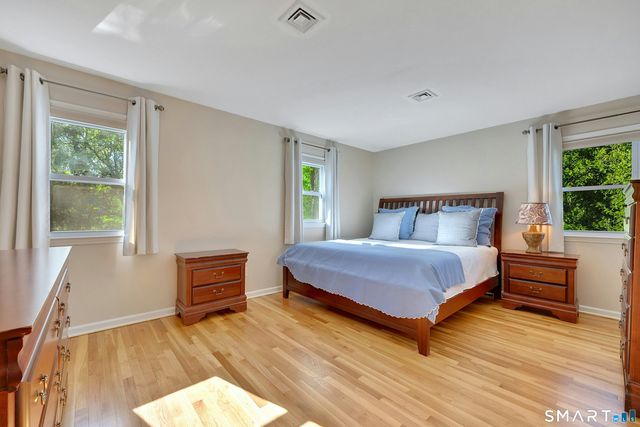 35 Hampton Lane, Stamford, CT 06903