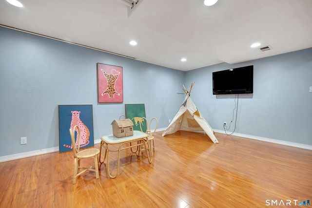 35 Hampton Lane, Stamford, CT 06903
