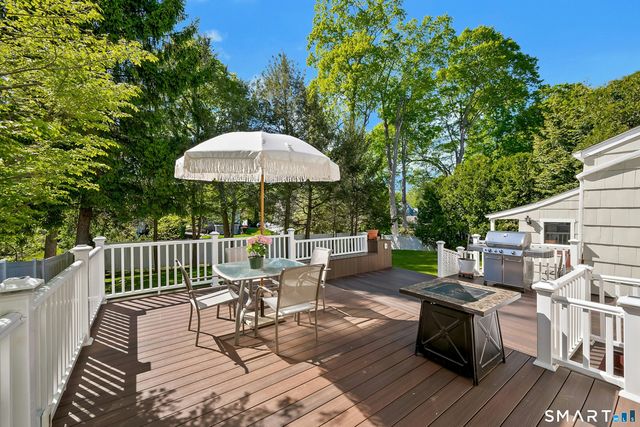 35 Hampton Lane, Stamford, CT 06903