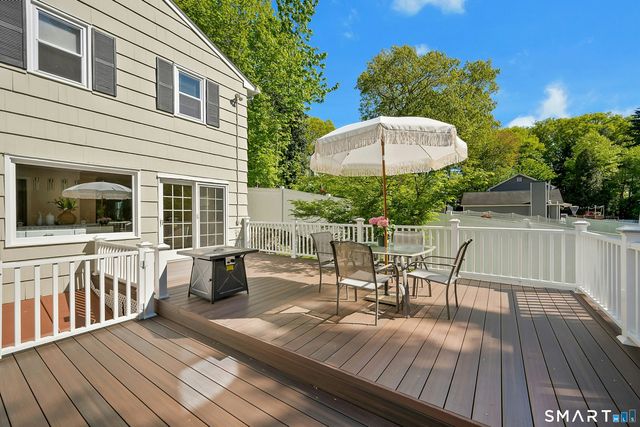 35 Hampton Lane, Stamford, CT 06903