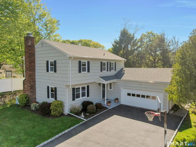 35 Hampton Lane, Stamford, CT 06903