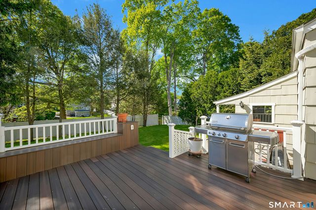 35 Hampton Lane, Stamford, CT 06903