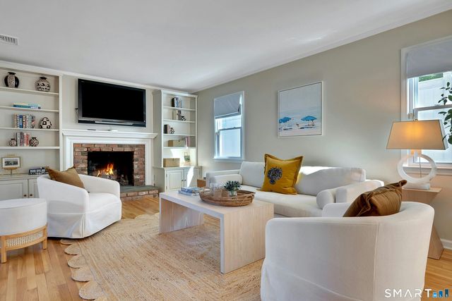 35 Hampton Lane, Stamford, CT 06903