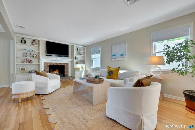 35 Hampton Lane, Stamford, CT 06903