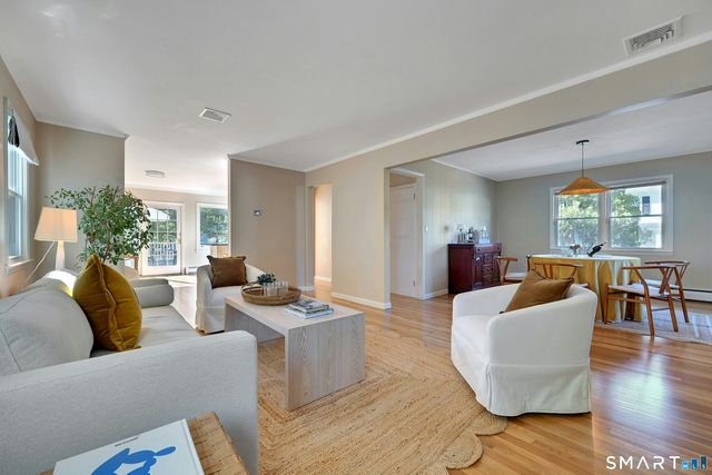 35 Hampton Lane, Stamford, CT 06903
