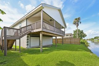 6935 W Holiday Street, Hitchcock, TX 77563