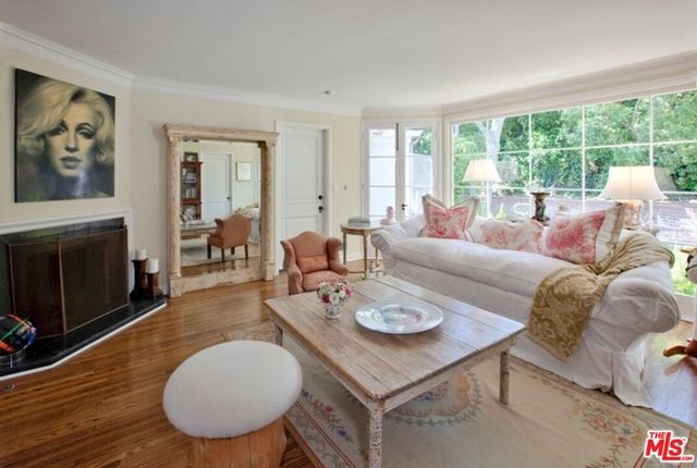 7 Oakmont Drive, Los Angeles, CA 90049