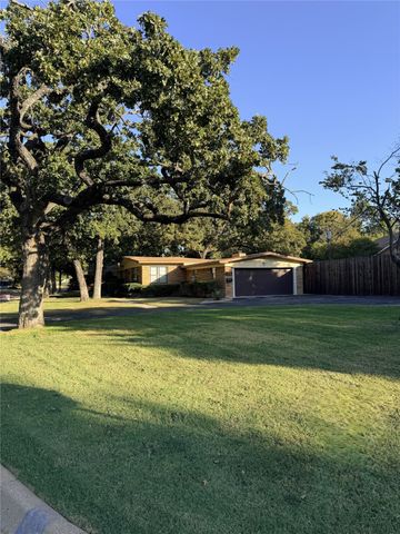 1325 Redbud Drive, Arlington, TX 76012