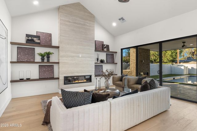 4215 N 42ND Street, Phoenix, AZ 85018