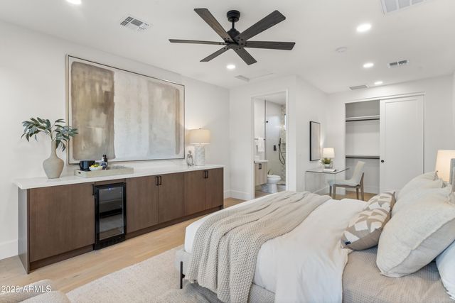 4215 N 42ND Street, Phoenix, AZ 85018