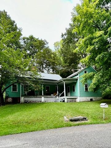 1 Boulderberg Road, Tomkins Cove, NY 10986