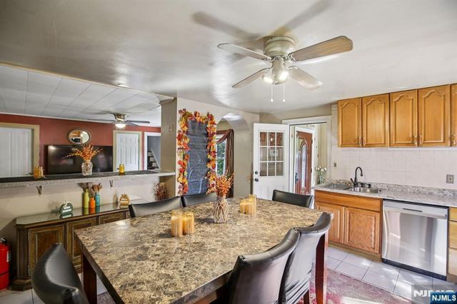369 Queens Court, Ridgewood, NJ 07450
