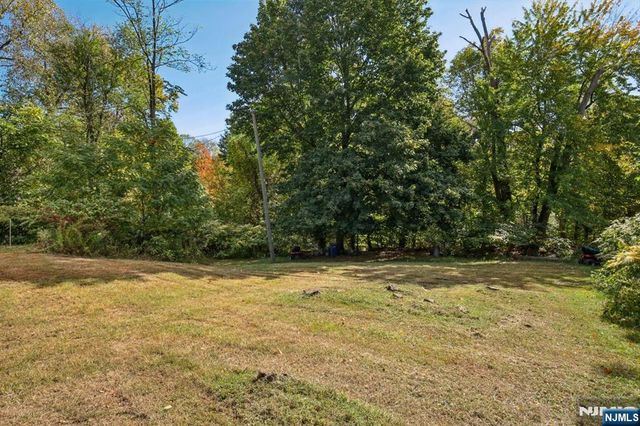 369 Queens Court, Ridgewood, NJ 07450