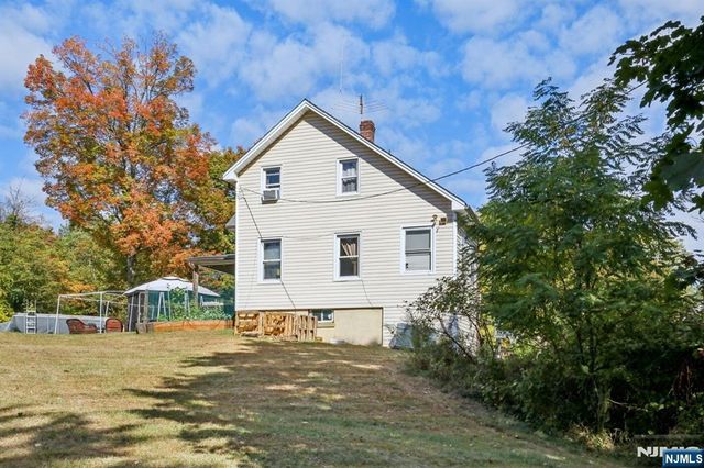 369 Queens Court, Ridgewood, NJ 07450