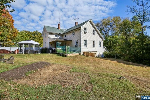 369 Queens Court, Ridgewood, NJ 07450