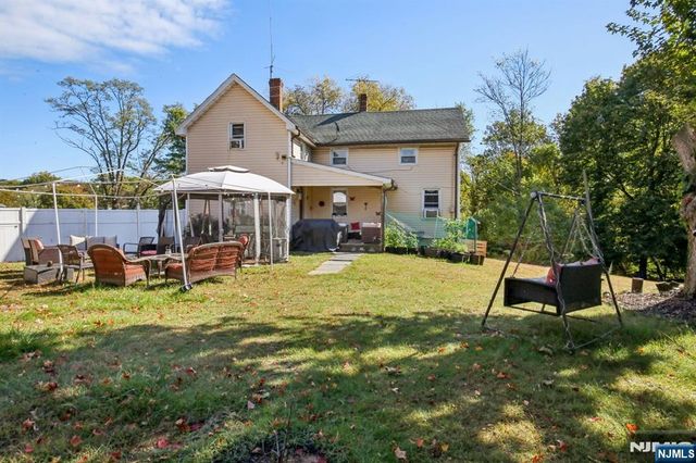 369 Queens Court, Ridgewood, NJ 07450
