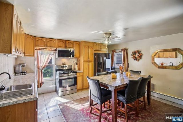 369 Queens Court, Ridgewood, NJ 07450