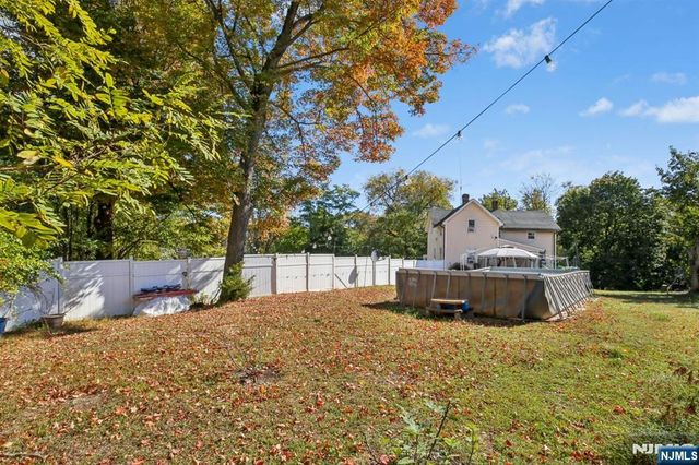 369 Queens Court, Ridgewood, NJ 07450