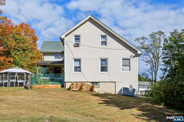 369 Queens Court, Ridgewood, NJ 07450