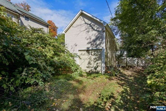 369 Queens Court, Ridgewood, NJ 07450