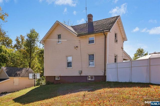 369 Queens Court, Ridgewood, NJ 07450