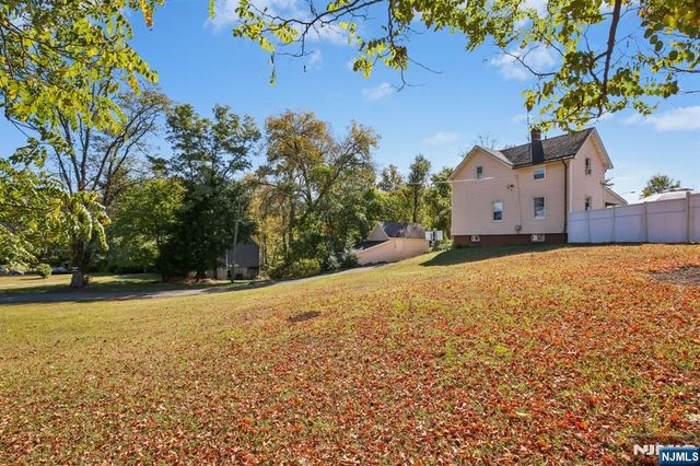 369 Queens Court, Ridgewood, NJ 07450