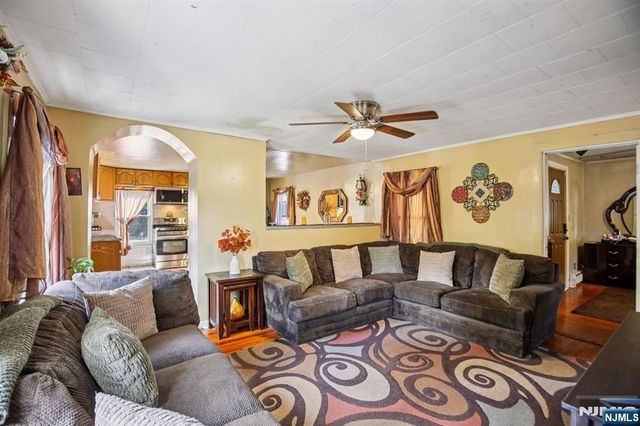 369 Queens Court, Ridgewood, NJ 07450
